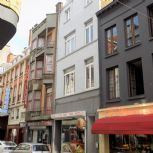 Ruime woning centrum Oostende met 1 handelsgelijkvloers en 3 appartementen